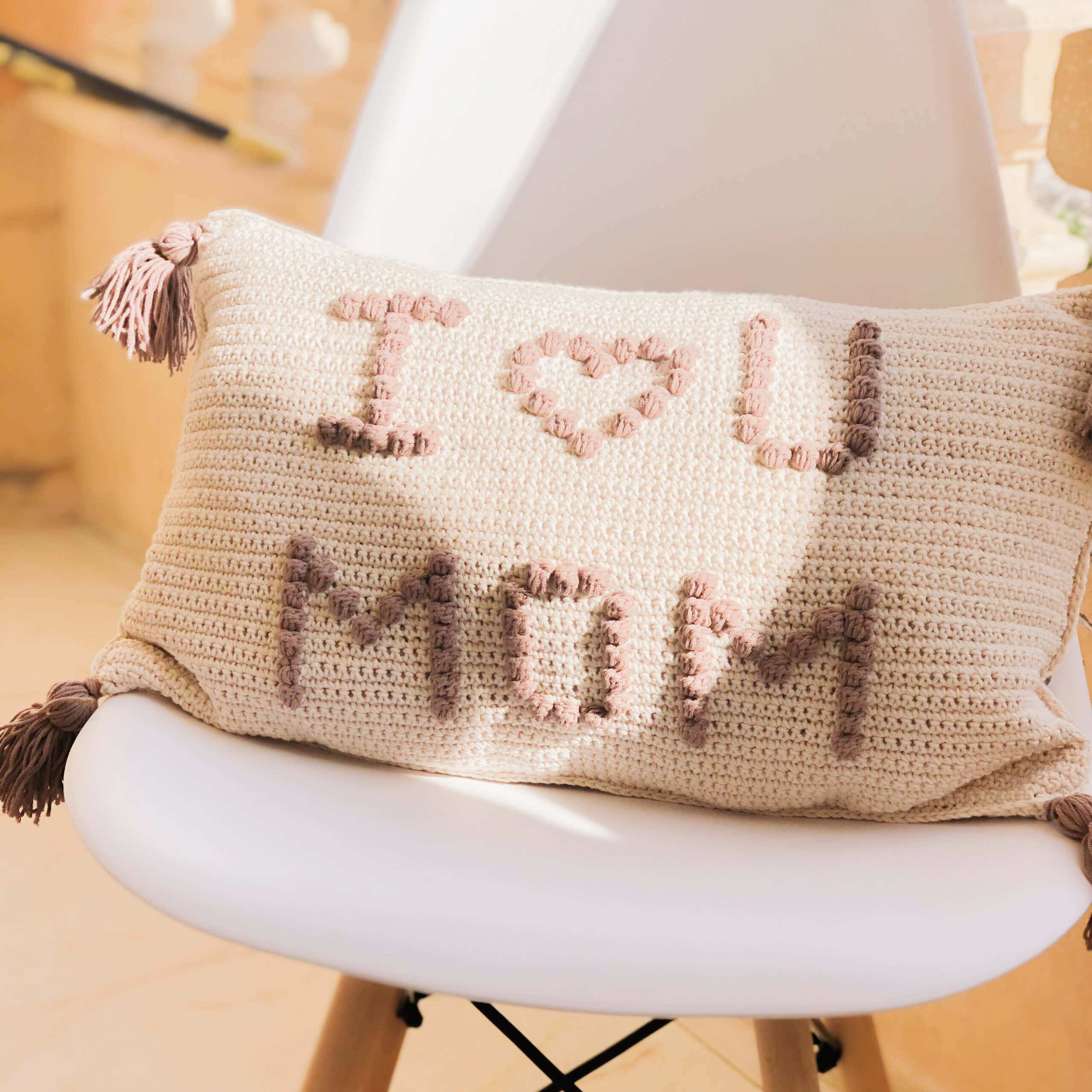 You are currently viewing Mother’s Day Crochet Gift- Free Cushion Cover Pattern!